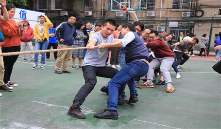 冶建青年有力量！公司團(tuán)委舉辦“五四”拔河比賽